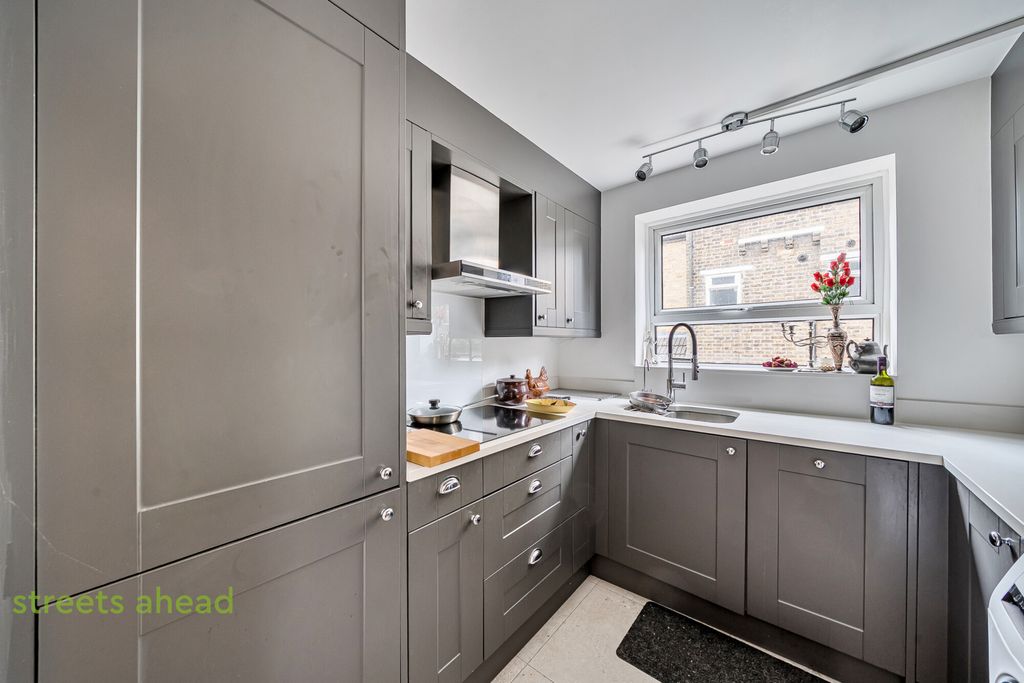 Property photo 3 of 15 8ee0B374-4165-4d7...