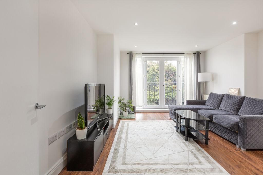 Property photo 3 of 10 Hallway