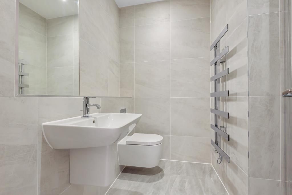 Property photo 3 of 10 Bathroom