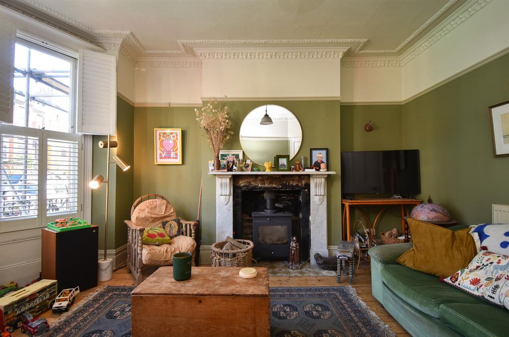 Property photo 3 of 26 Living Room