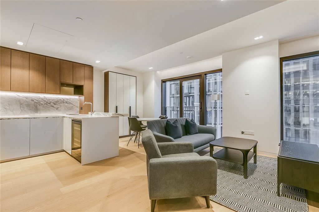 Property photo 1 of 11 Reception/Kitchen