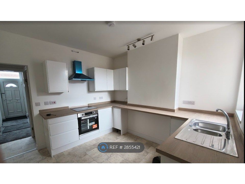 Property photo 1 of 6 Kitchen