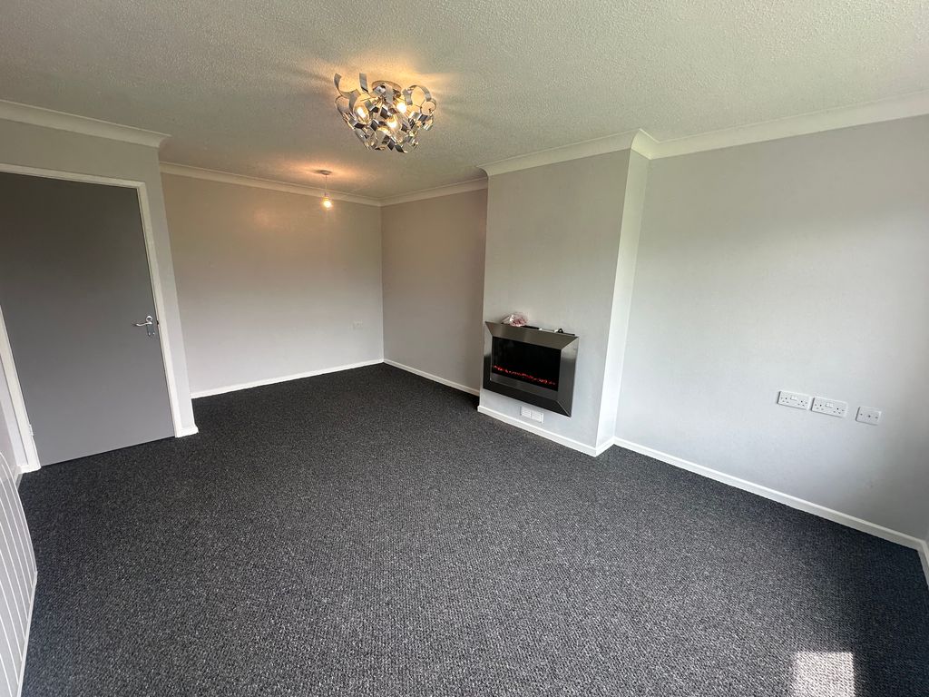 Property photo 3 of 7 Living Room