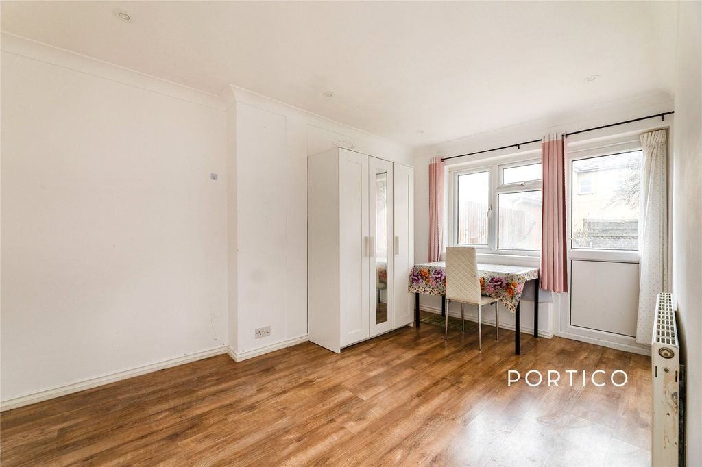 Property photo 2 of 11 Picture No. 12