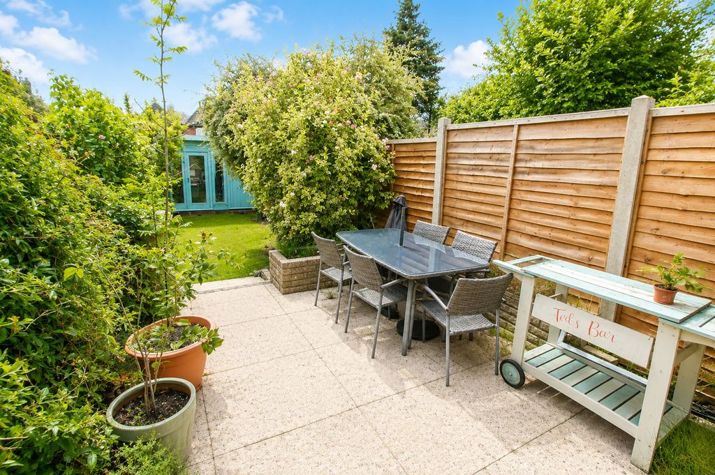 Property photo 2 of 9 Garden
