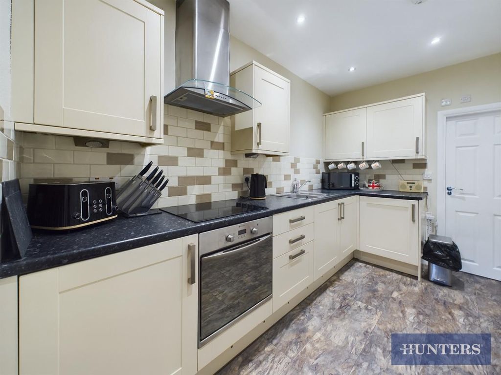 Property photo 2 of 8 Kitchen
