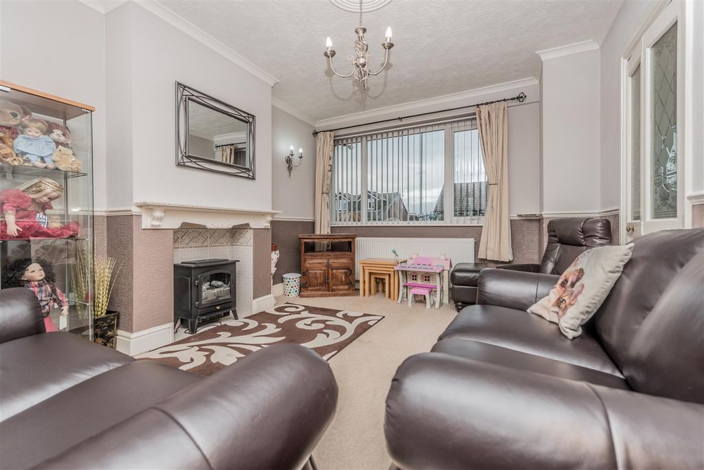 Property photo 2 of 20 Living Room: