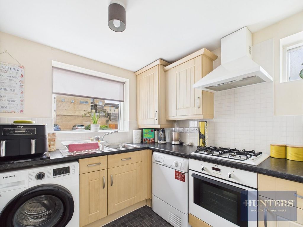 Property photo 3 of 10 Kitchen