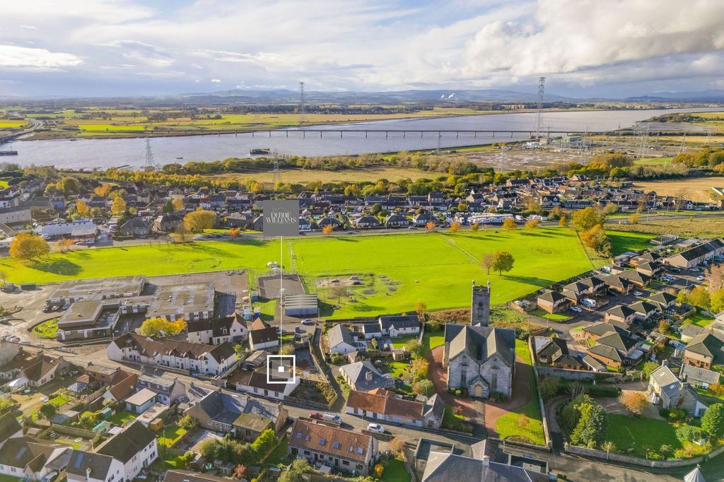 Property photo 2 of 27