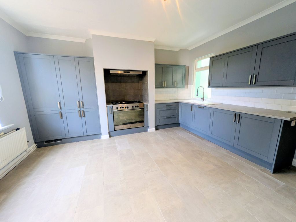 Property photo 2 of 32 733404A21A284Eed3380E93E3E5063ce5549B9Fd.Jpg