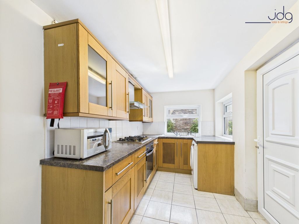 Property photo 2 of 12 Kitchen