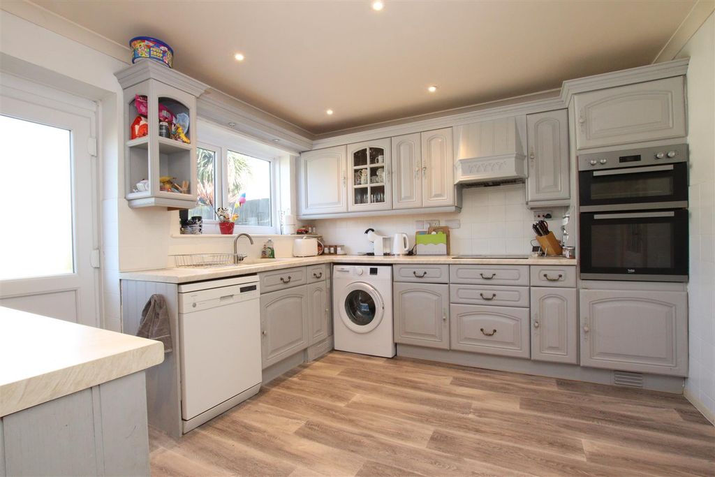 Property photo 3 of 13 Kitchen_.Jpg