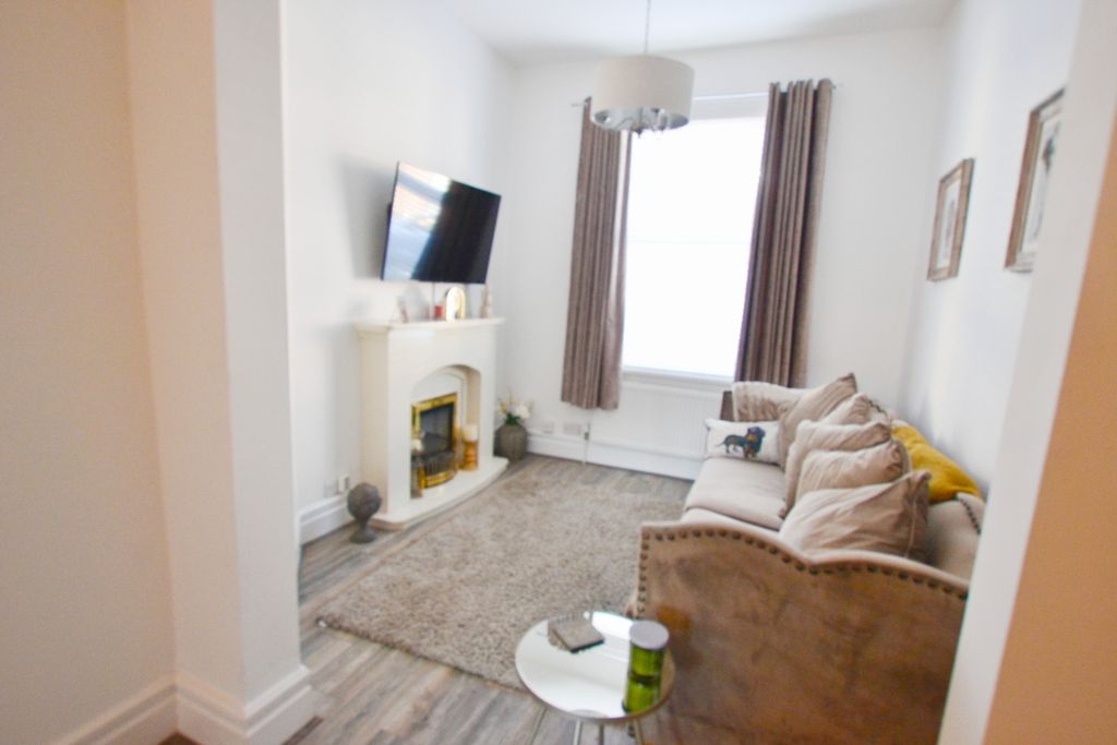 Property photo 2 of 32