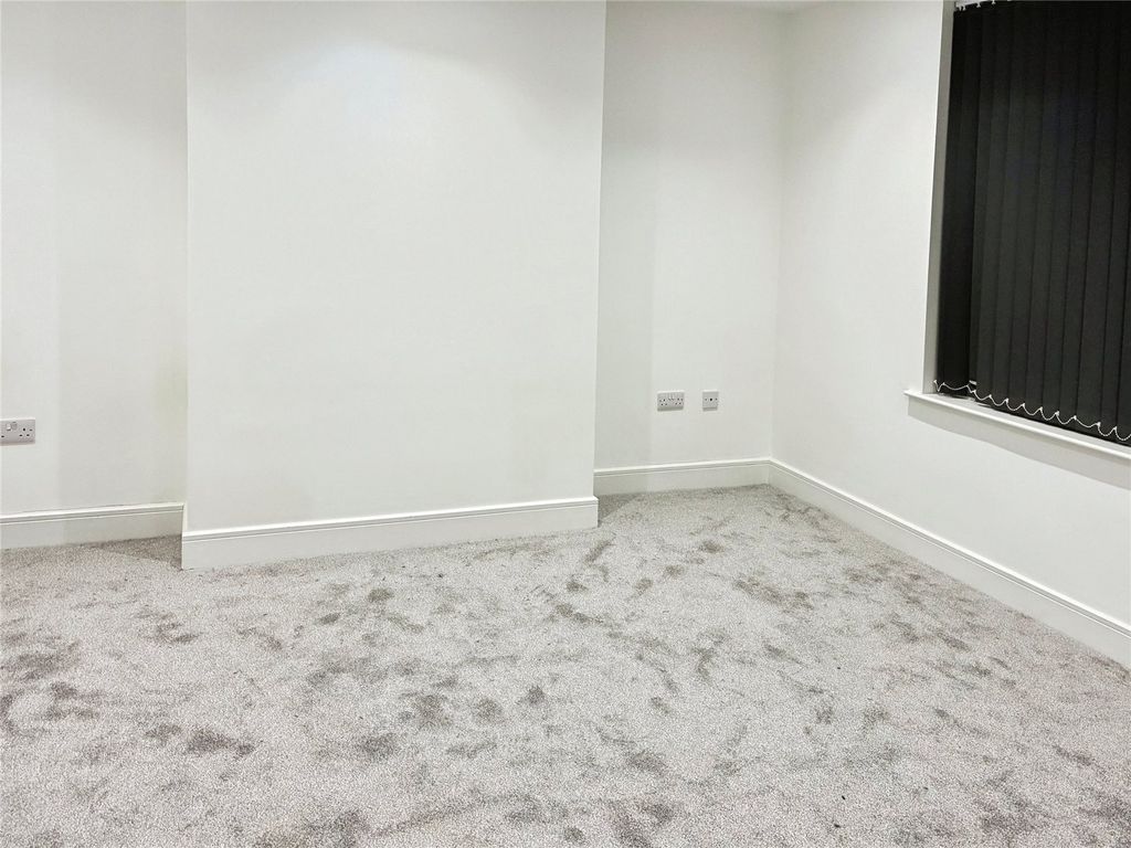 Property photo 2 of 17 Picture No. 01