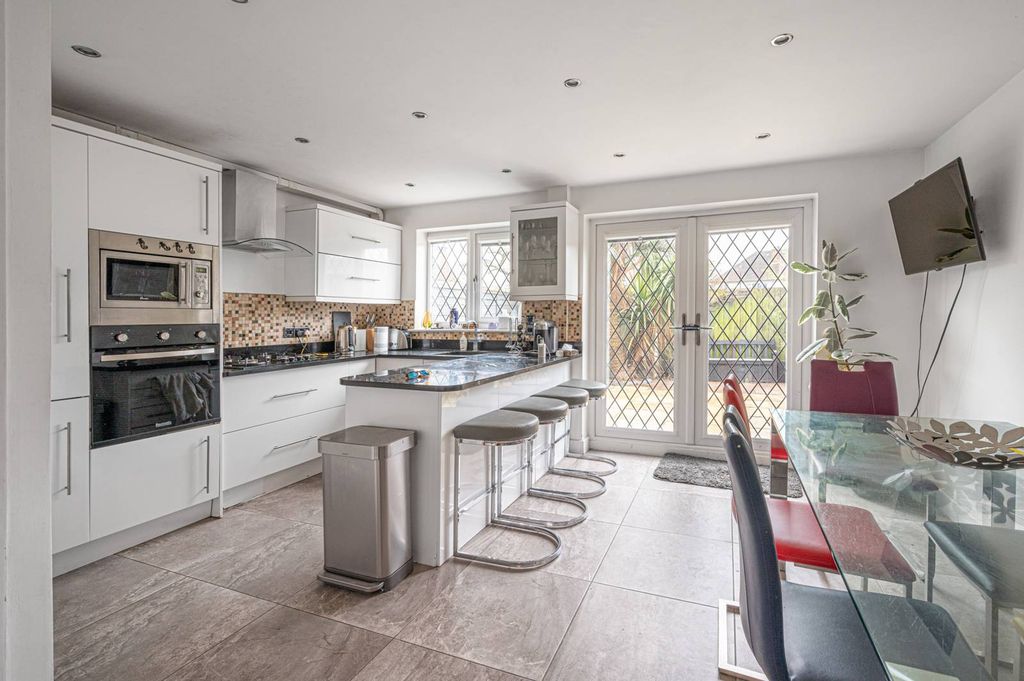 Property photo 3 of 12