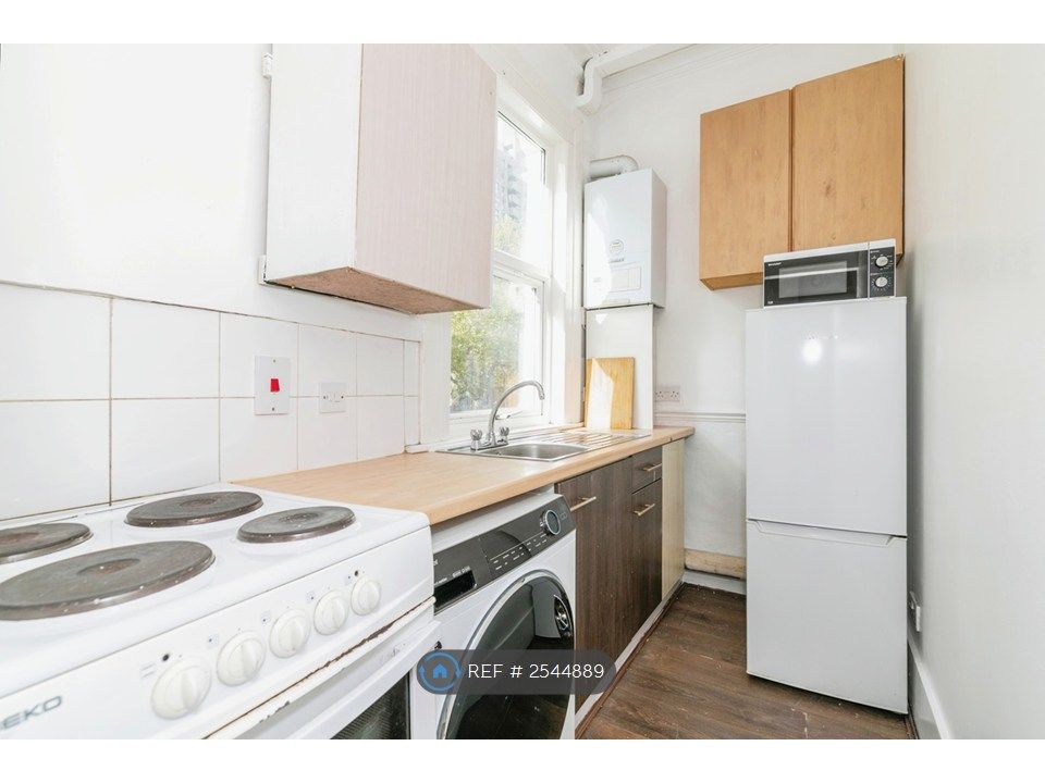 Property photo 3 of 20 Kitchen