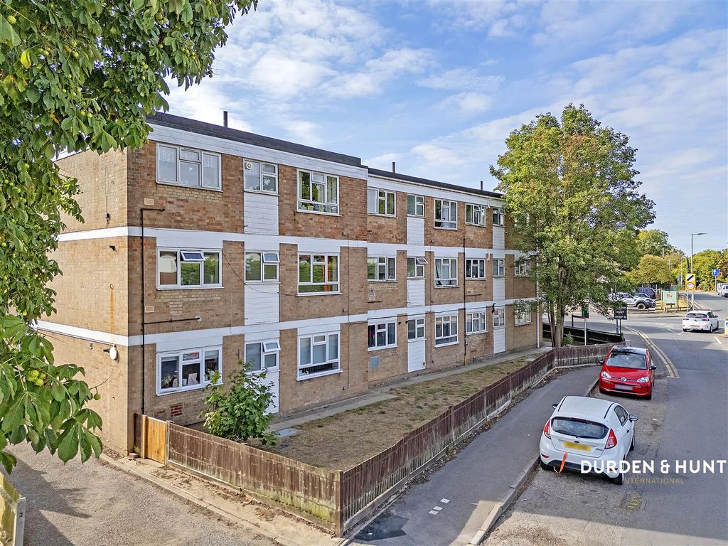 Property photo 1 of 10 Crow Green Road