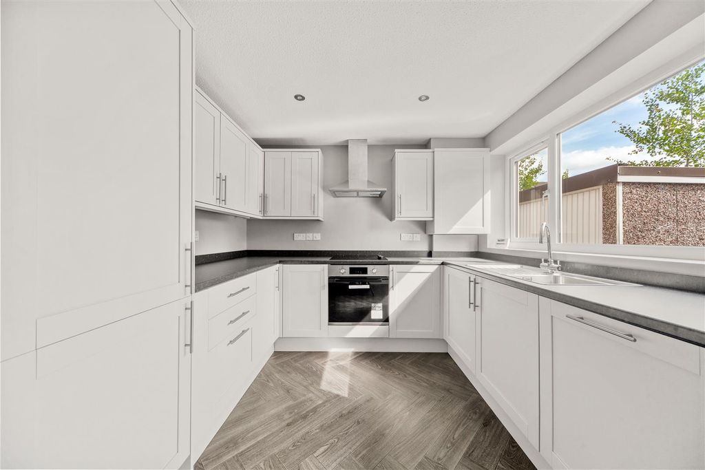 Property photo 2 of 18 Kitchen