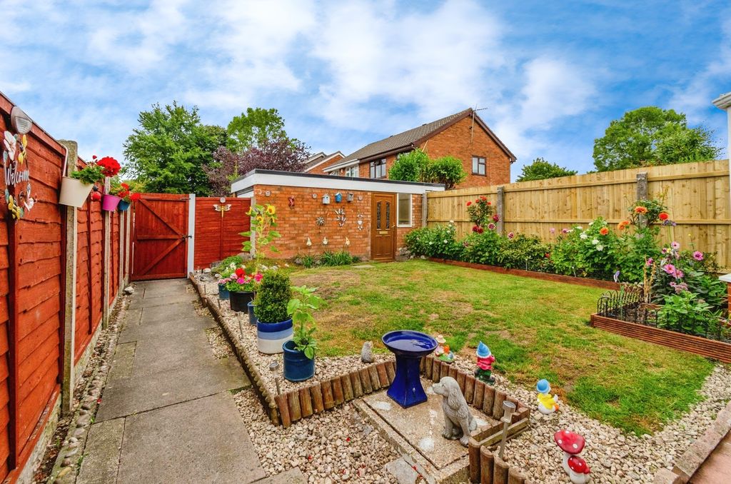 Property photo 3 of 17 Photo