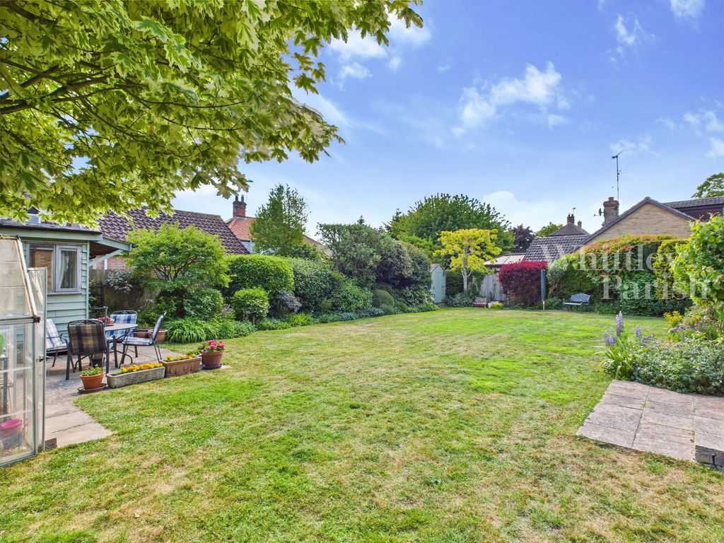 Property photo 2 of 27