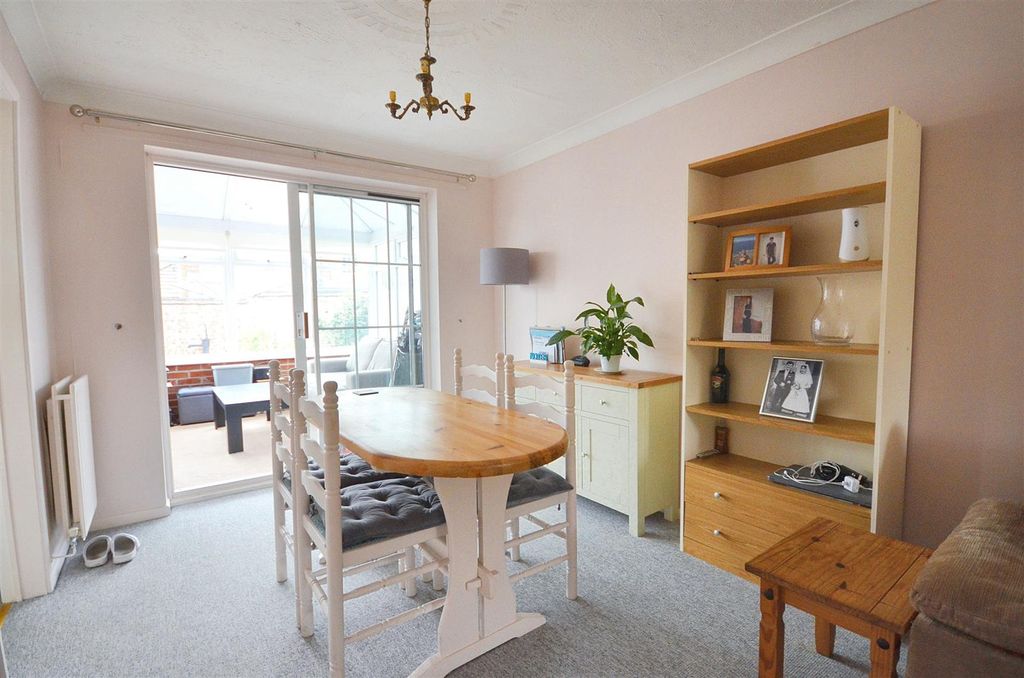 Property photo 3 of 10 Dining Area