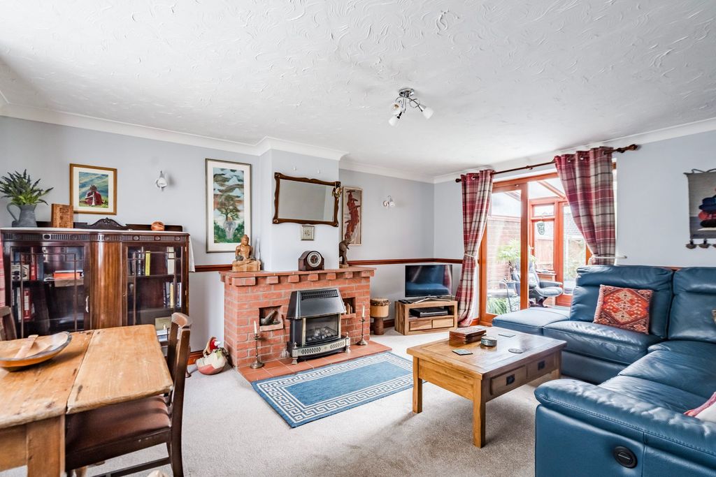 Property photo 3 of 27