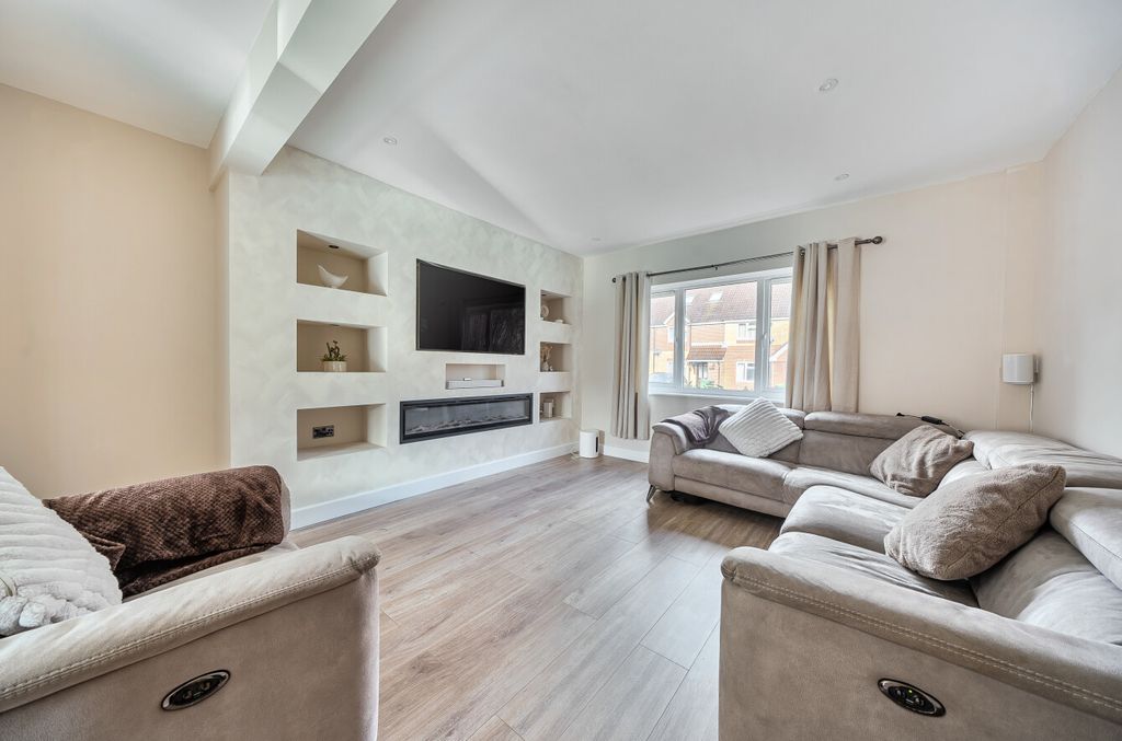 Property photo 2 of 15 1398016-26-696A3B...