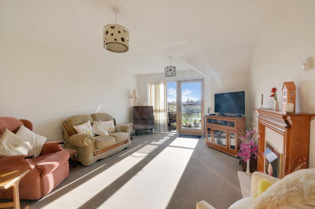 Property photo 3 of 18 Lounge (3).Jpg