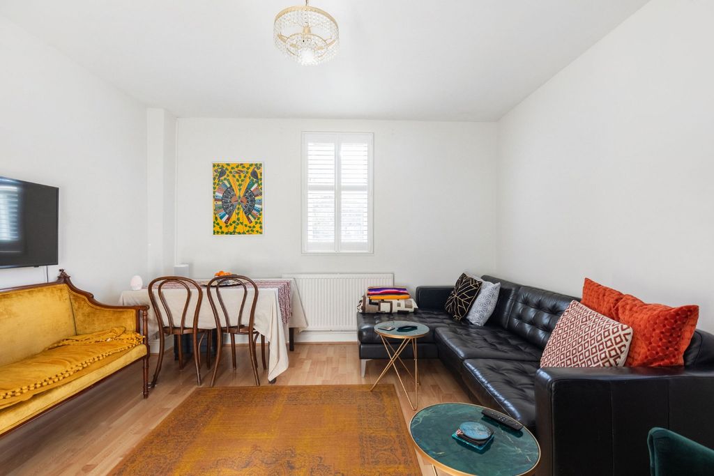 Property photo 3 of 8 4702372