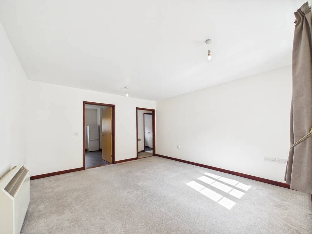 Property photo 2 of 8 Giraffe360-Still001