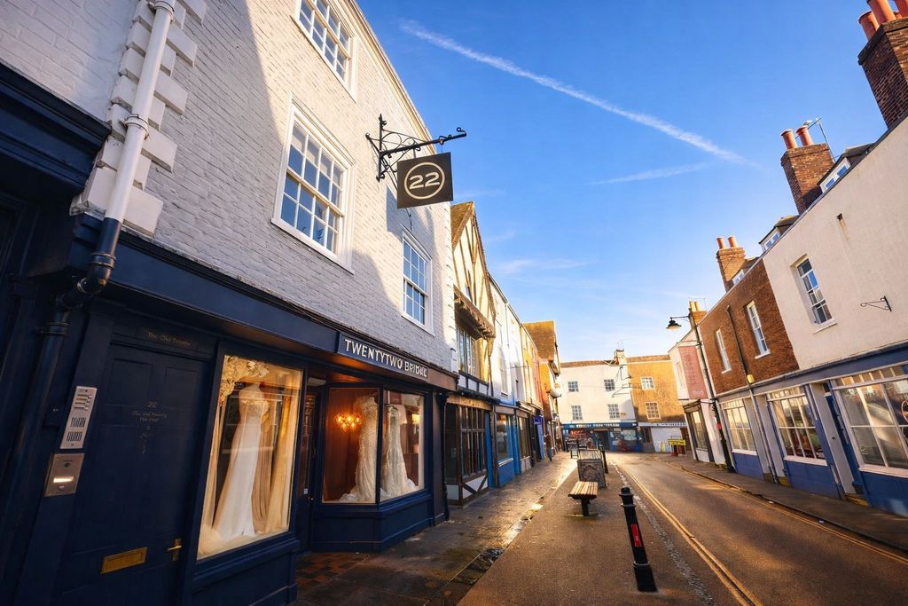 Property photo 1 of 8 Palace Street, Canterbury