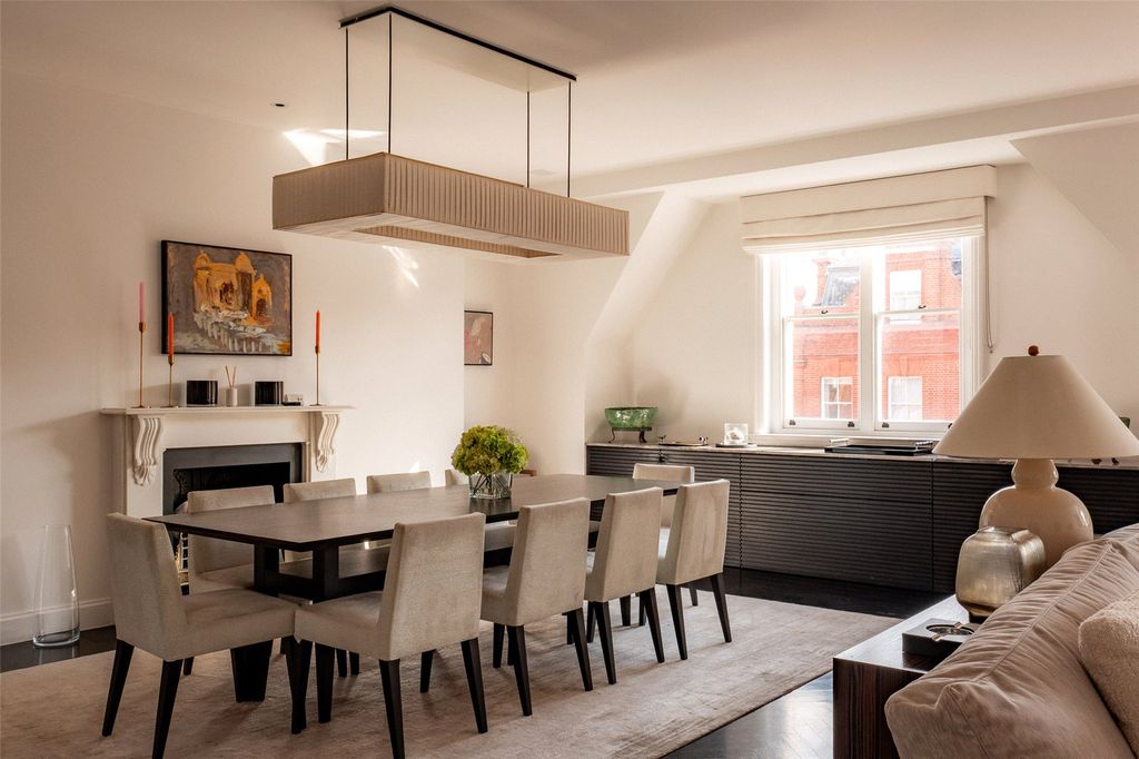 Property photo 1 of 19 Dining Space