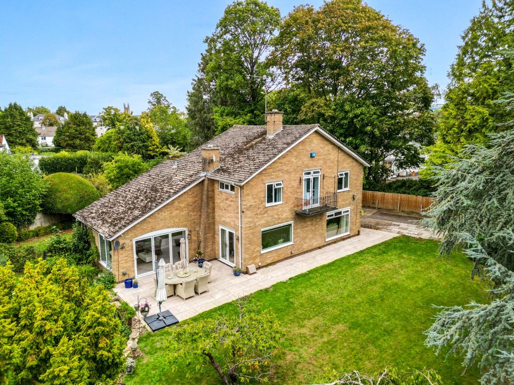 Property photo 1 of 16 9 Hatherley Road