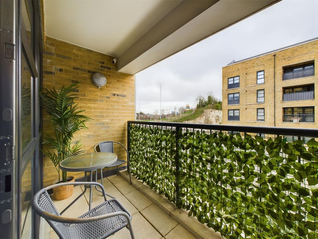 Property photo 3 of 10 Cam02664G0-Pr0051-Still003.Jpg