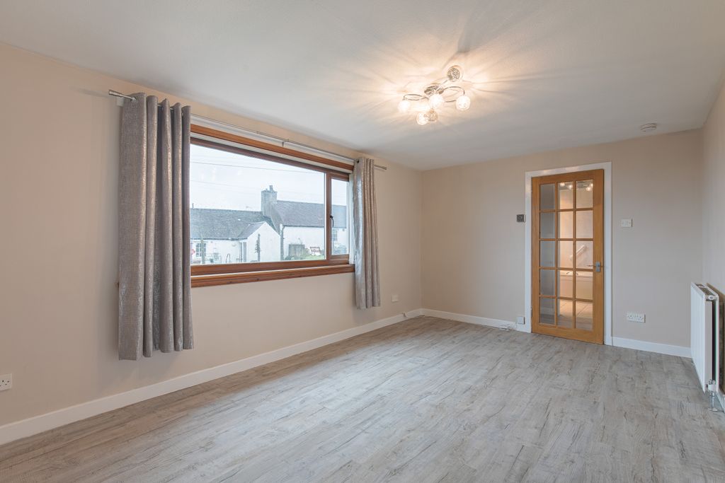 Property photo 2 of 10 Livingangle2