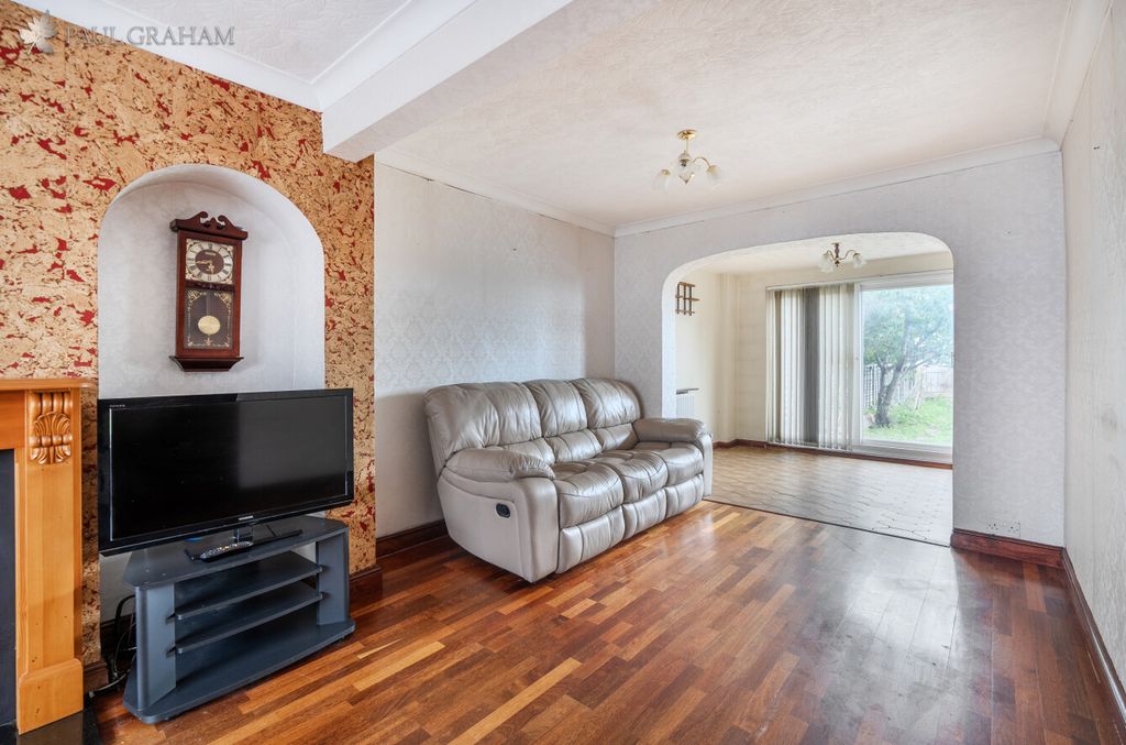 Property photo 2 of 22 452d8850-747d-40d4-A4E7-ce6F5A8Fbb05