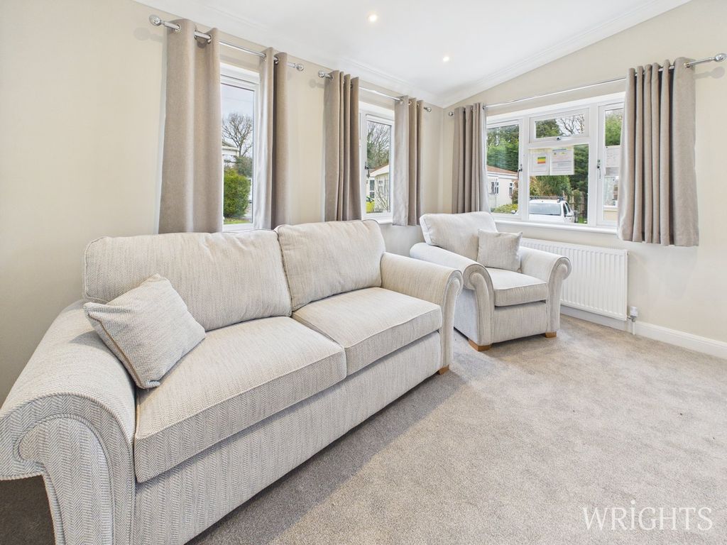 Property photo 2 of 17 Lounge Area