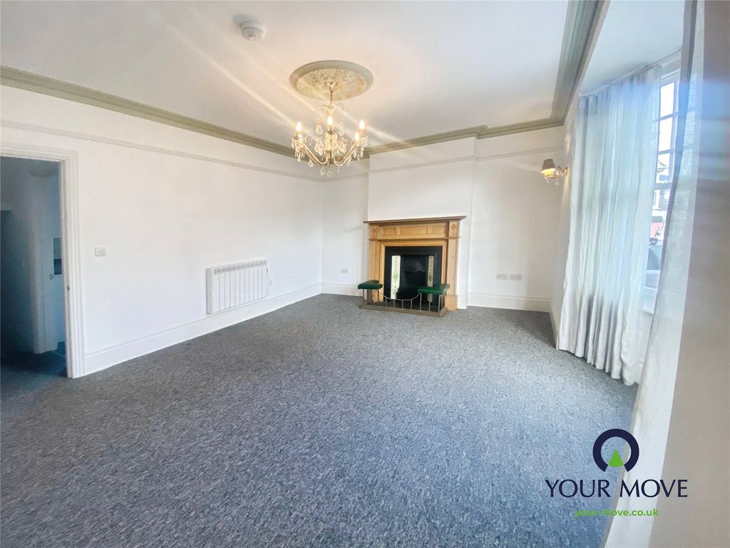 Property photo 3 of 11 Lounge