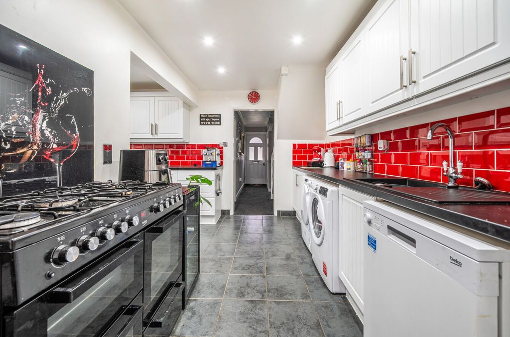 Property photo 3 of 11 1386602-19-692d6d...