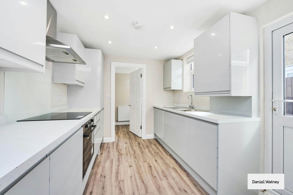 Property photo 3 of 16 Kitchen