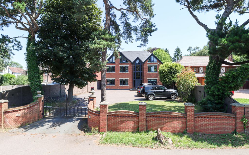 Additional image 30 of 7 bed detached house for saleLondon Road, Luton LU1