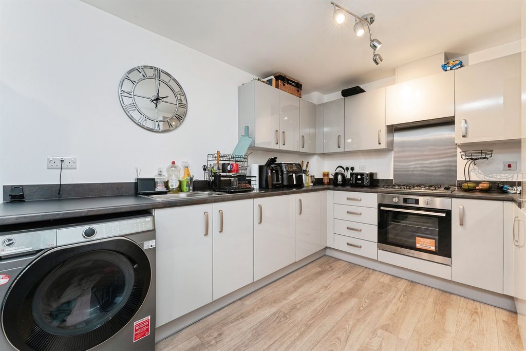 Property photo 2 of 17