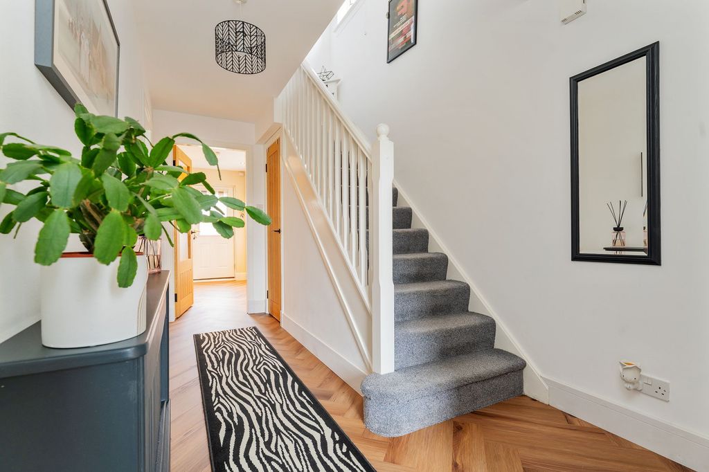 Property photo 2 of 30