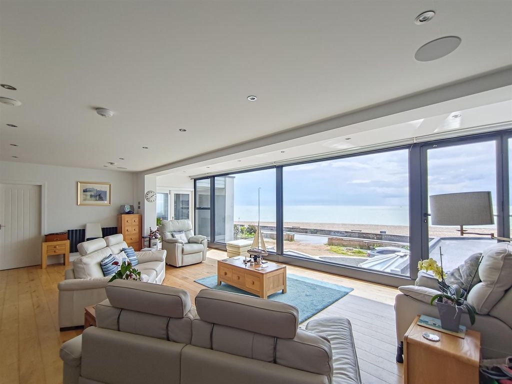 Property photo 3 of 30 Living Room