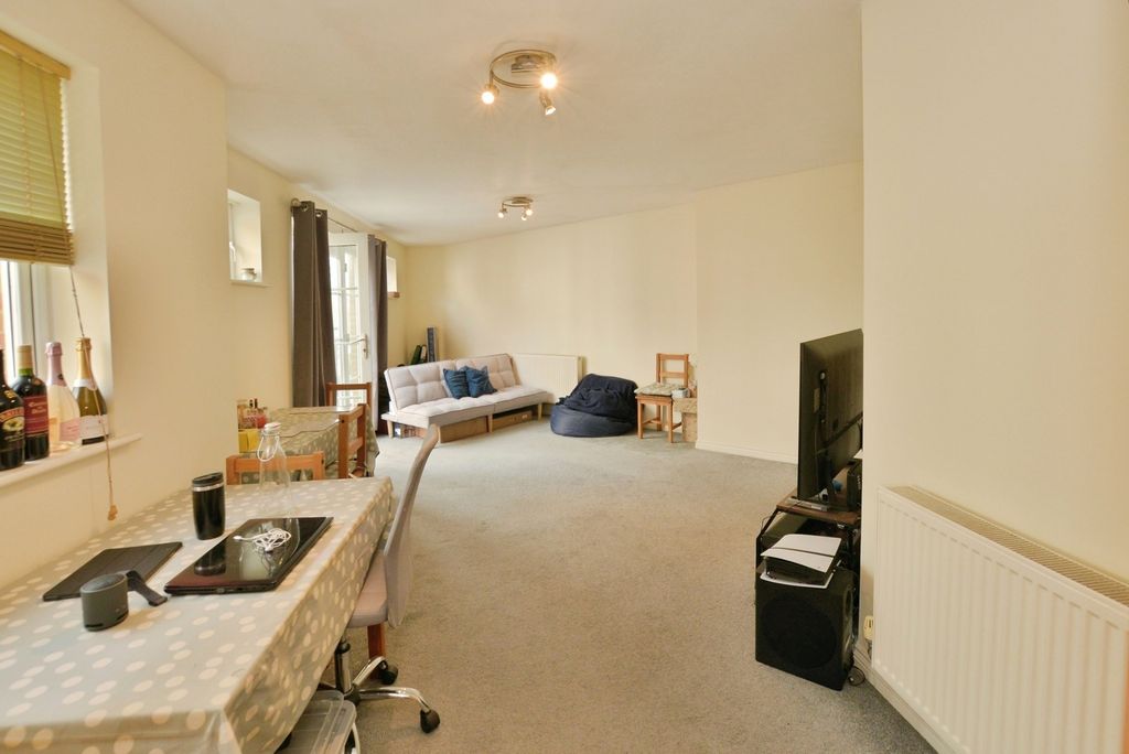 Property photo 3 of 7 Living/Dining Room