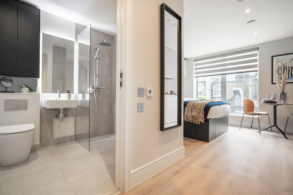 Property photo 1 of 4 Bedroom 1