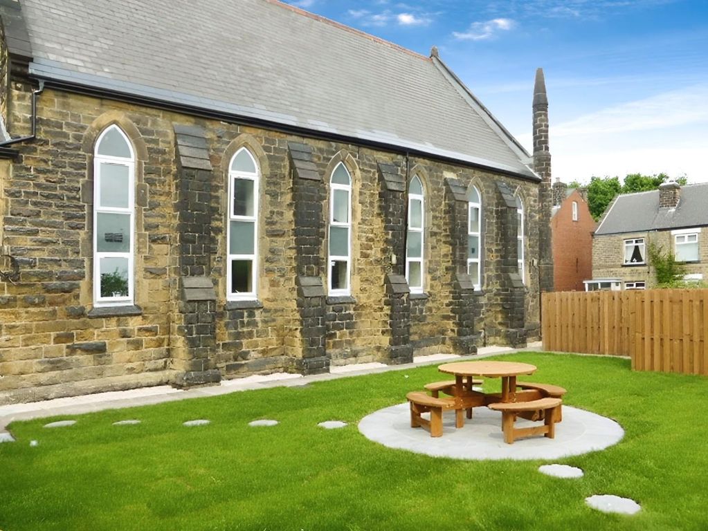 Property photo 2 of 10 0E13E89d-Midhust 20Outside 201.Jpg