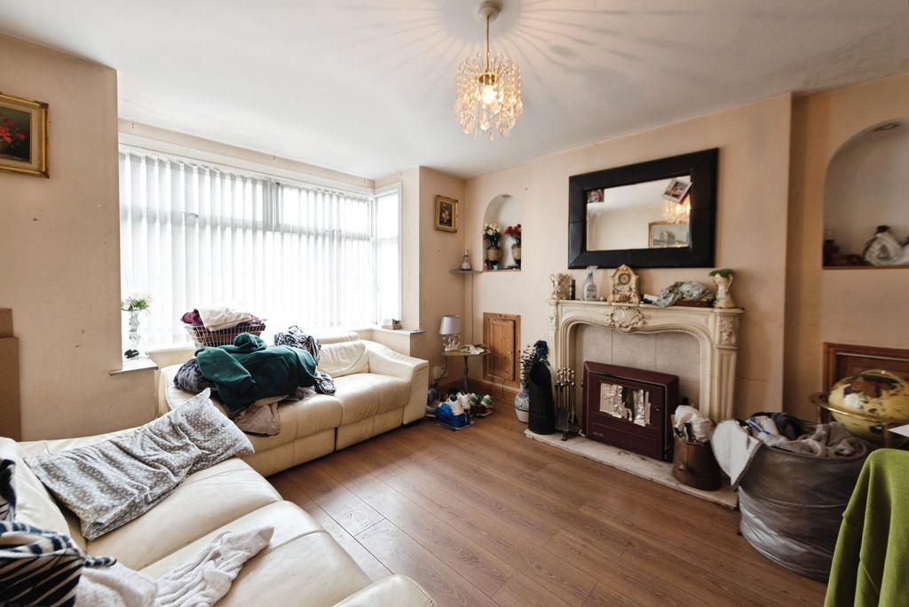 Property photo 3 of 17 Pbox-Img.Jpg