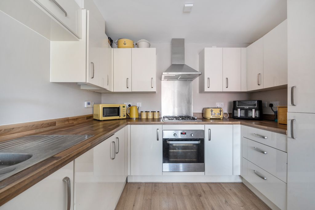 Property photo 2 of 13 14411941069d8E7Fae4Df3