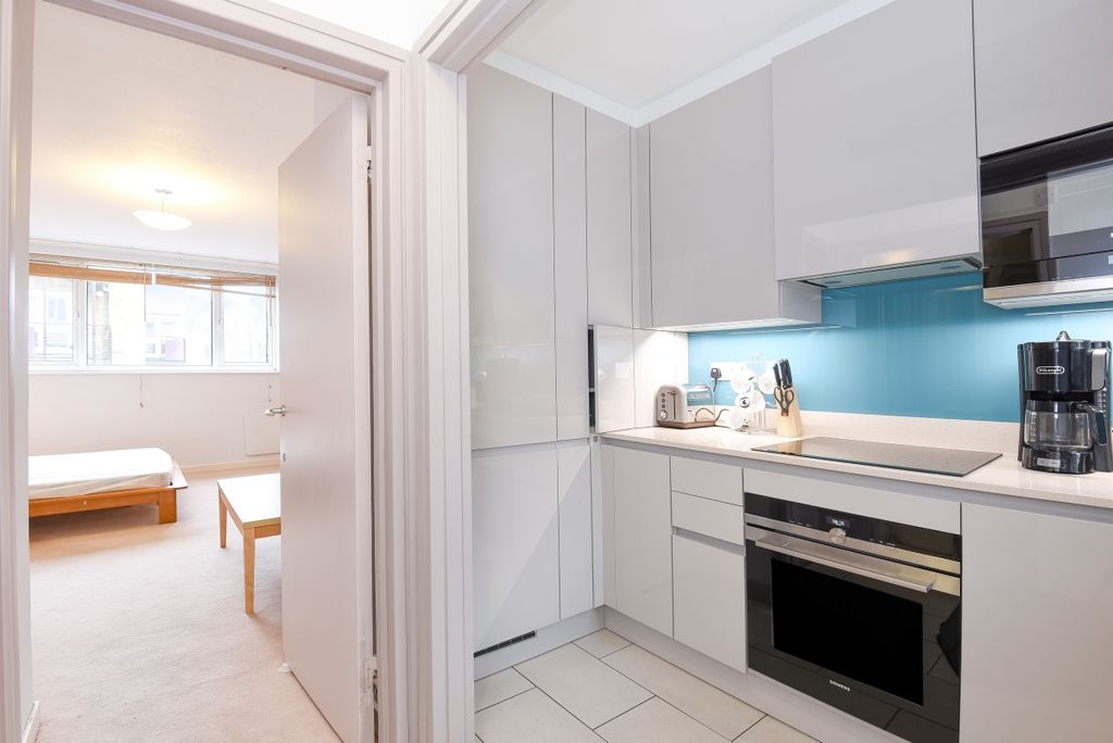 Property photo 3 of 5 Kitchen 2